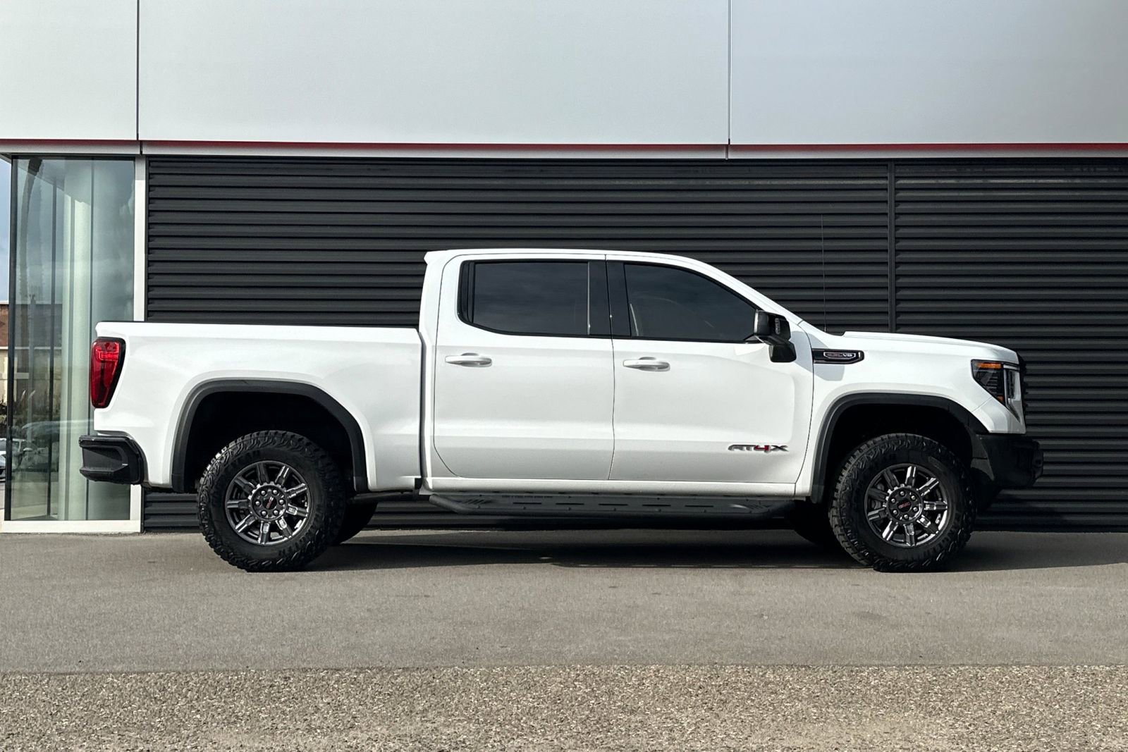 Used 2025 GMC Sierra 1500 AT4X image 9