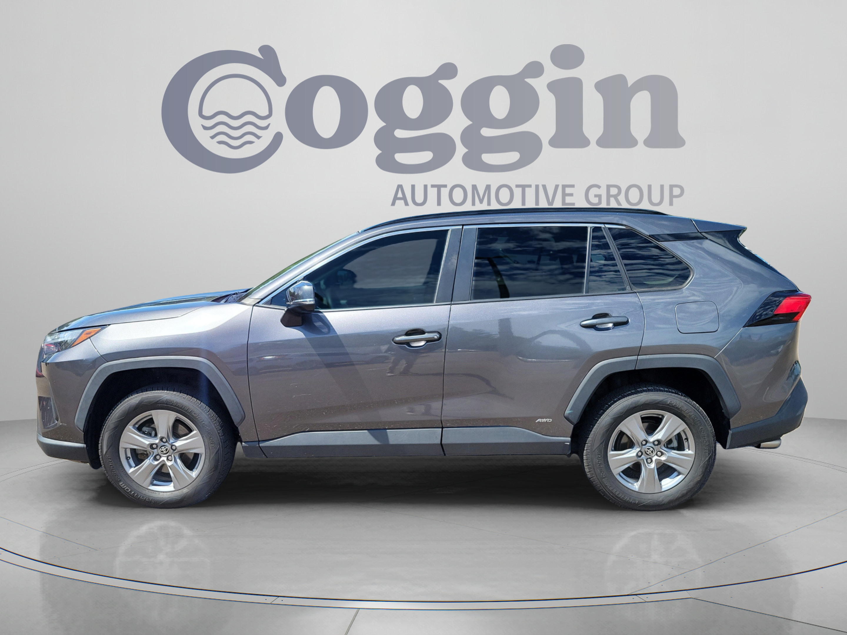 Used 2022 Toyota RAV4 XLE w/ Convenience Package AWD/4WD image 2
