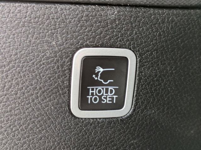 Certified 2024 Jeep Wagoneer Series II w/ Flexible Seating Group image 14