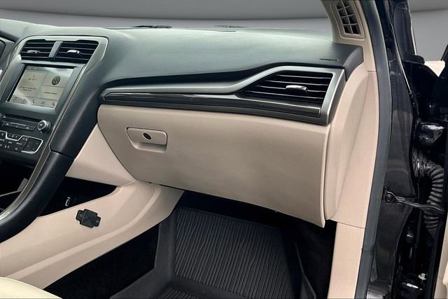 Used 2017 Ford Fusion SE w/ Fusion SE Technology Package image 26