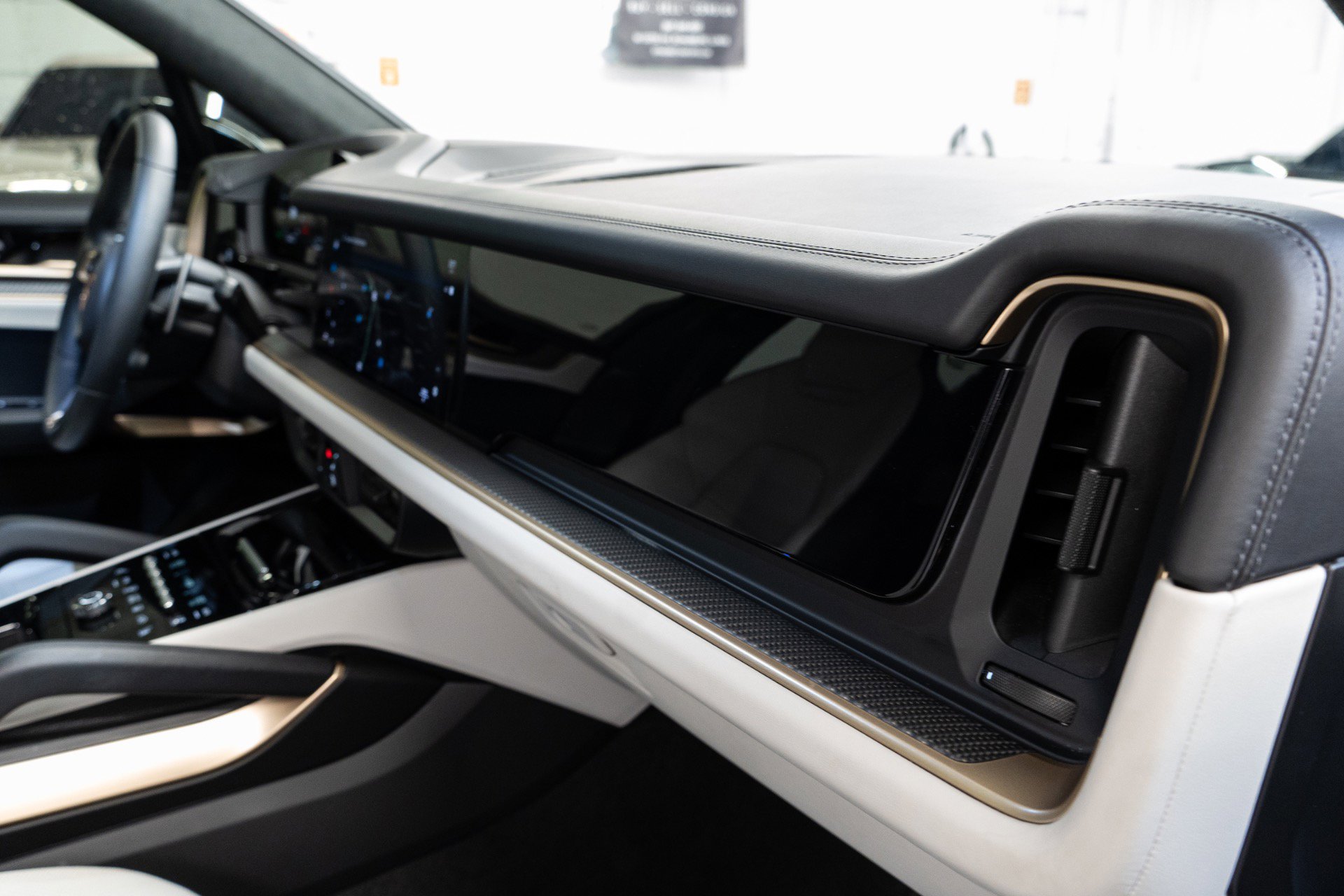 Used 2025 Porsche Cayenne GTS image 27