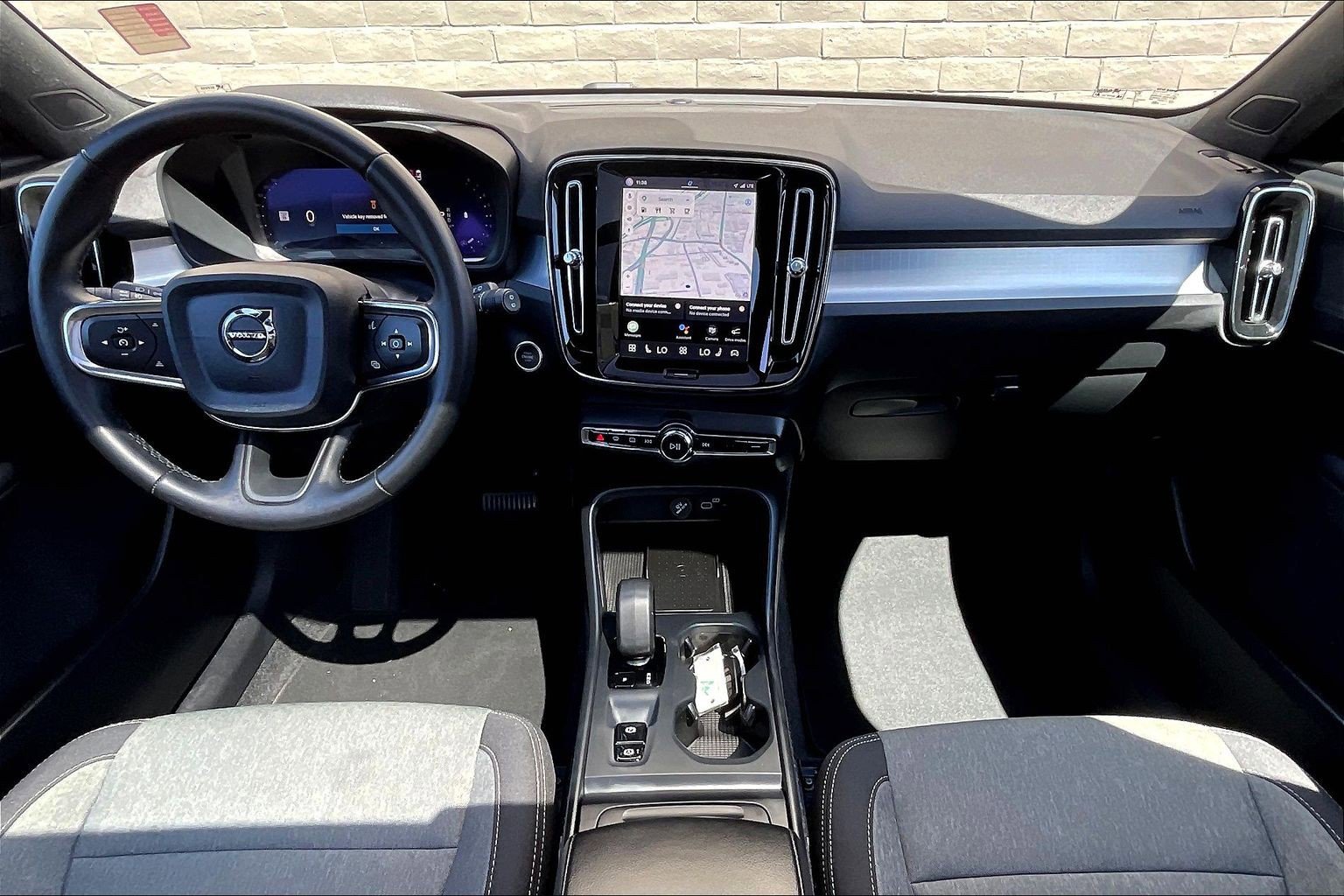 Used 2025 Volvo XC40 B5 Core AWD/4WD image 15