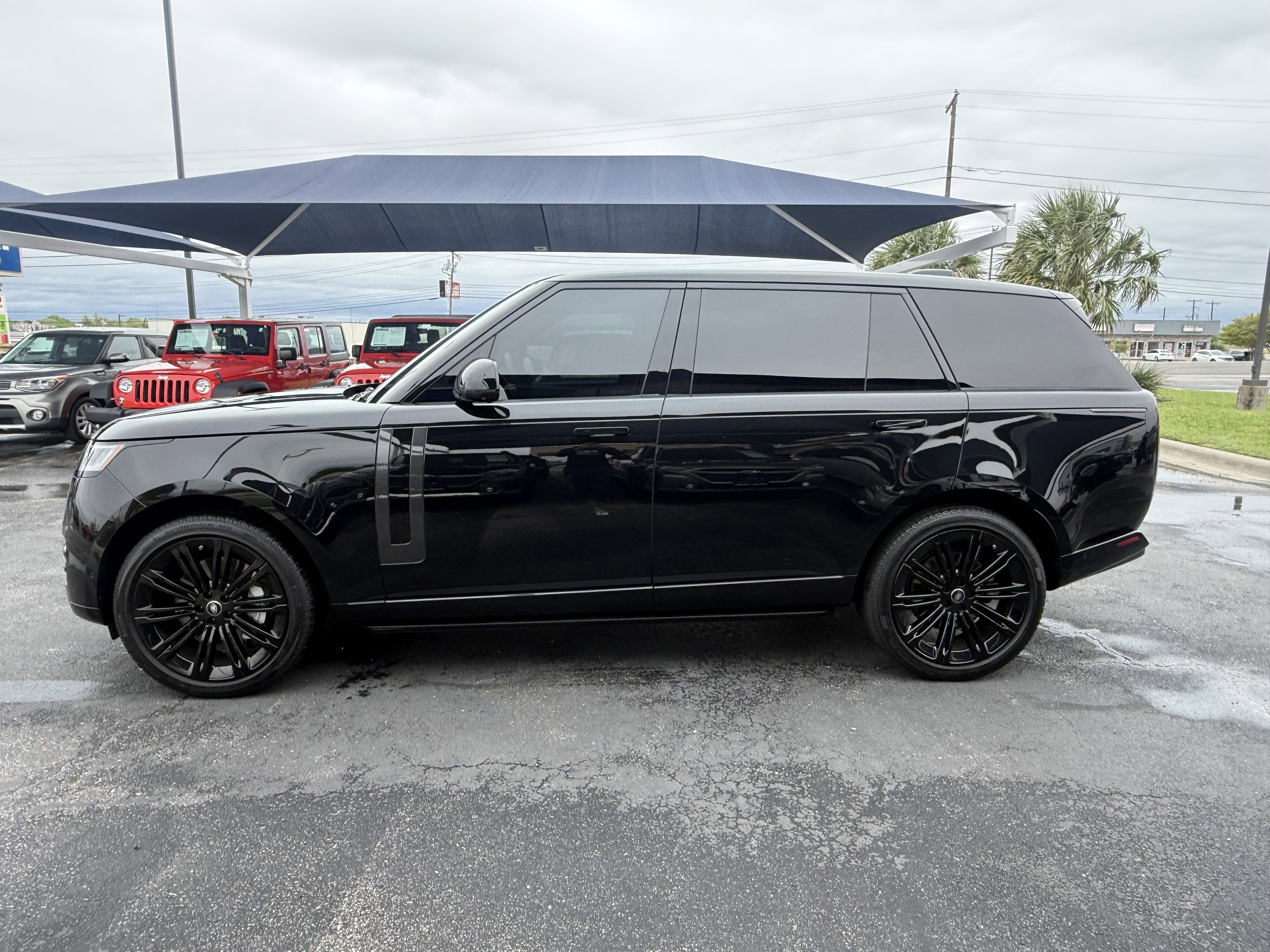 Used 2025 Land Rover Range Rover Long Wheelbase SE AWD/4WD image 4