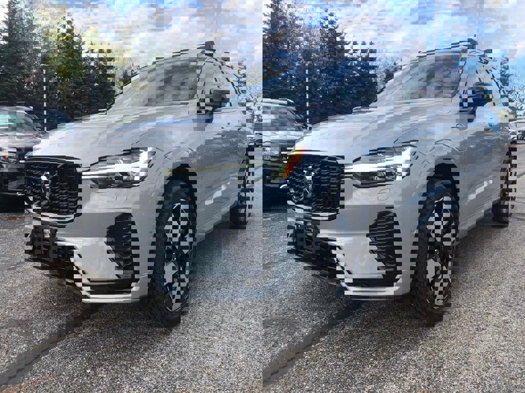 Used 2025 Volvo XC60 T8 Plus w/ Protection Package Premier image 3