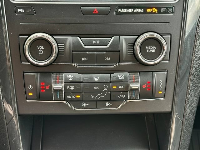 Used 2019 Ford Explorer XLT w/ Equipment Group 202A FWD image 28