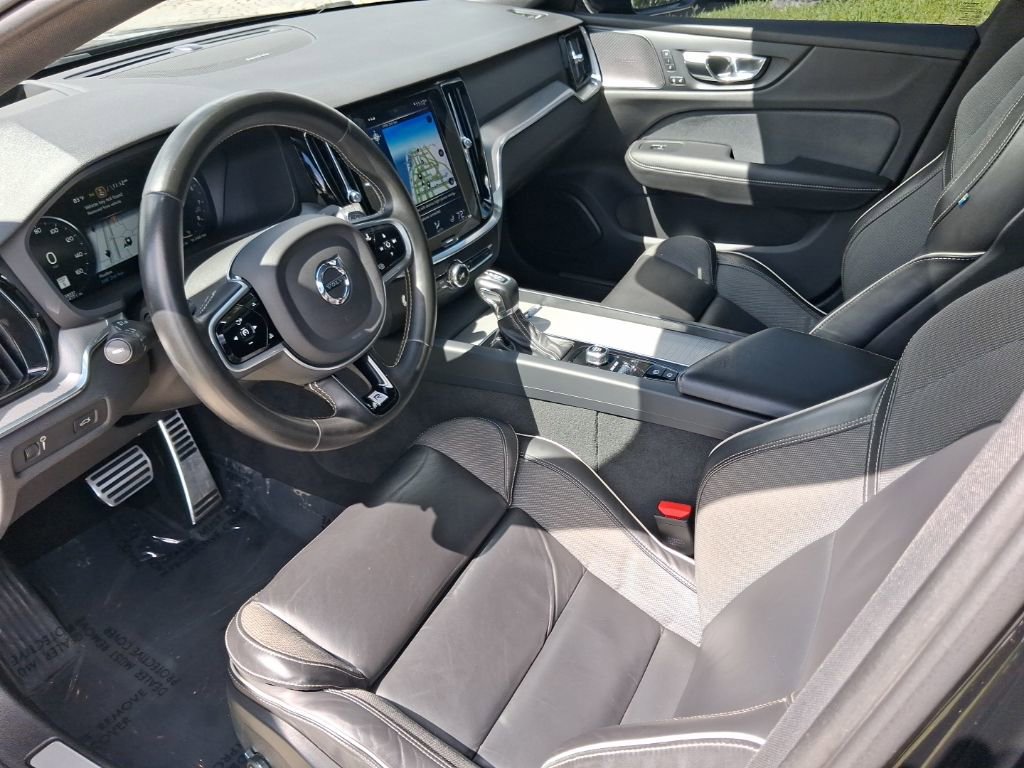 Used 2019 Volvo S60 T6 R-Design image 13