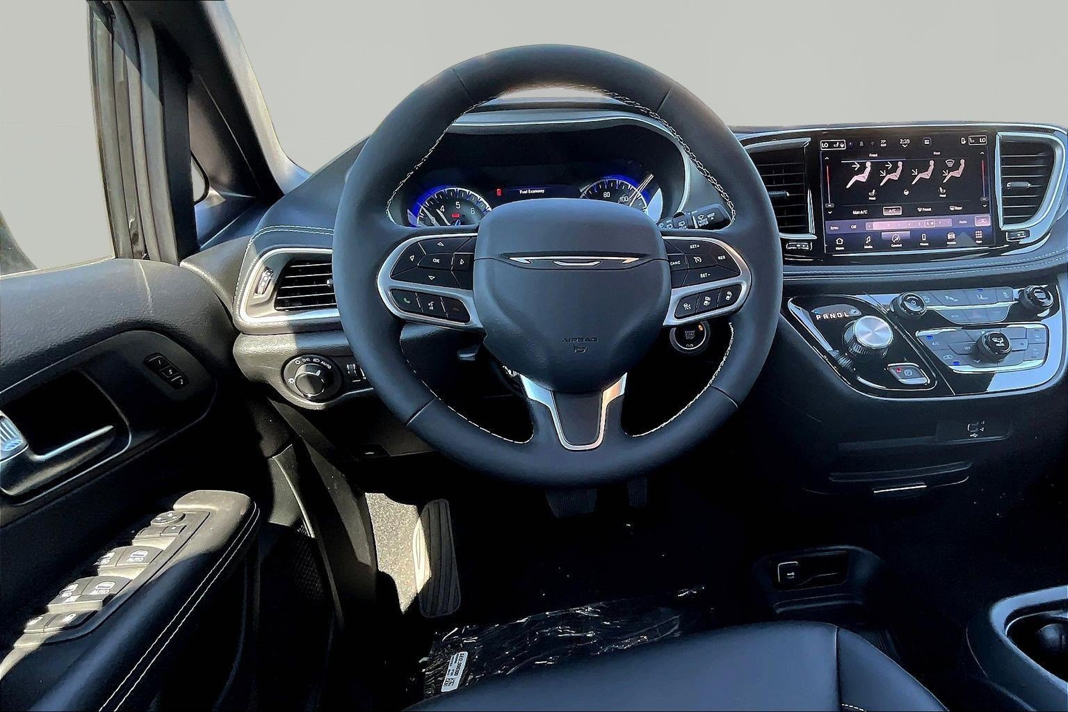 New 2027 Chrysler Pacifica Select AWD/4WD image 9