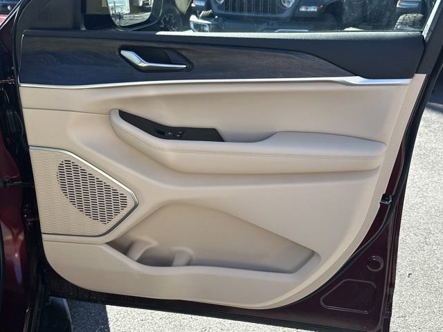 New 2026 Jeep Grand Cherokee Limited w/ Luxury Tech Group II image 16