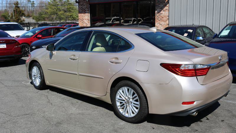 Used 2015 Lexus ES 350 4dr Sdn w/ Luxury Package image 6