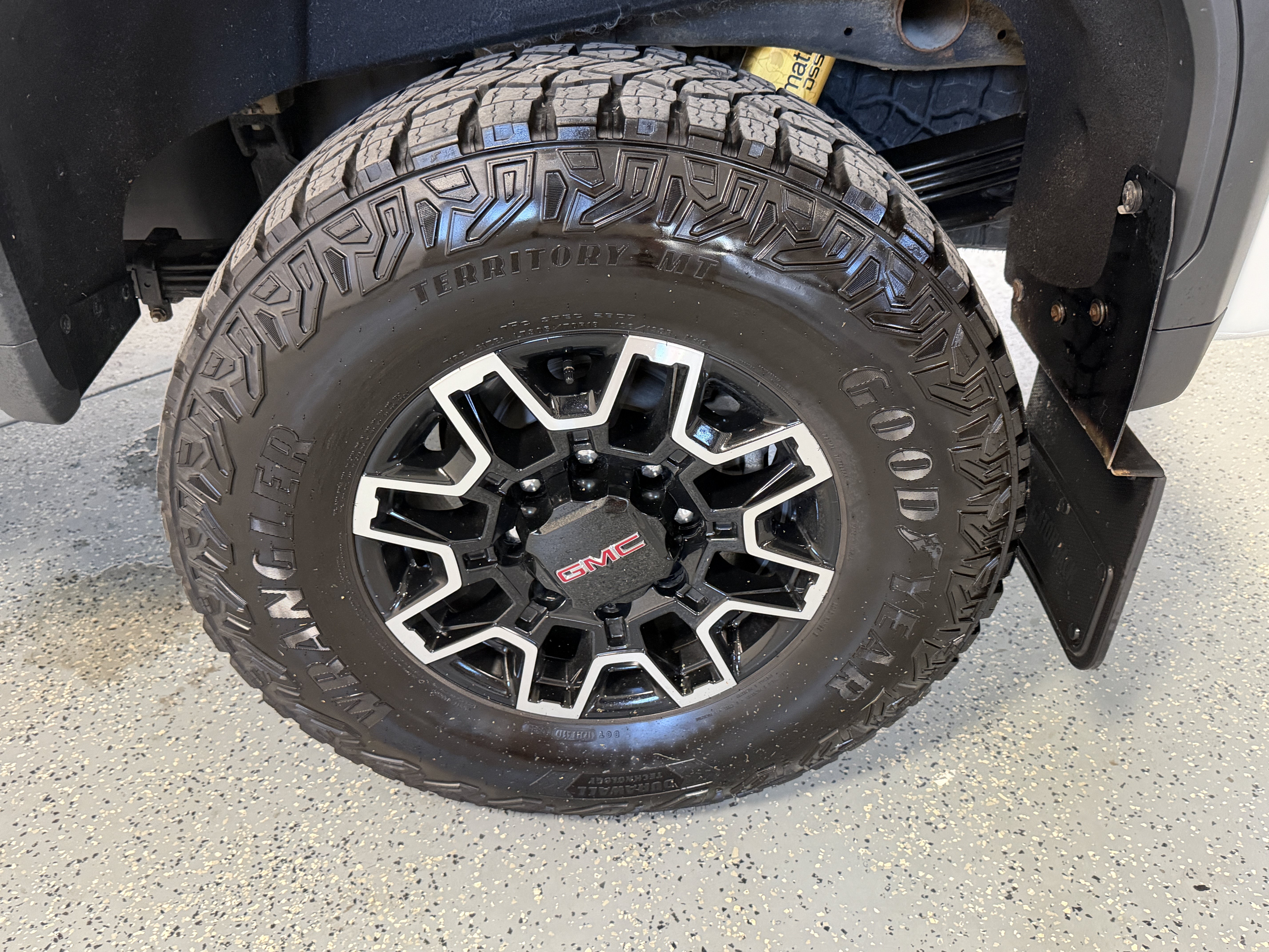 Used 2025 GMC Sierra 2500 AT4X AWD/4WD image 30