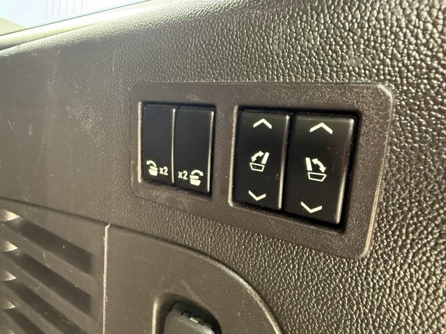 Used 2017 Cadillac Escalade ESV Platinum image 34