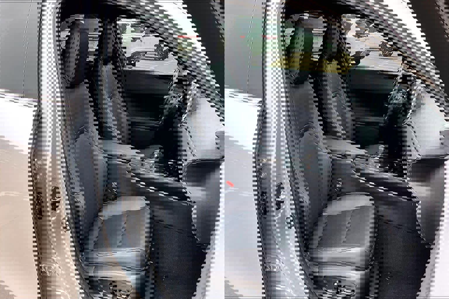 Used 2025 Lexus UX 300h FWD image 9