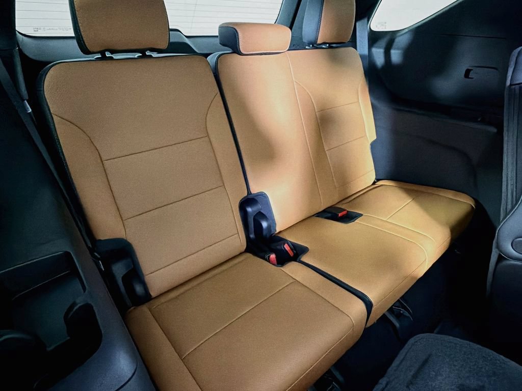 New 2027 Chevrolet Traverse Z71 w/ LPO, Floor Liner Package AWD/4WD image 23