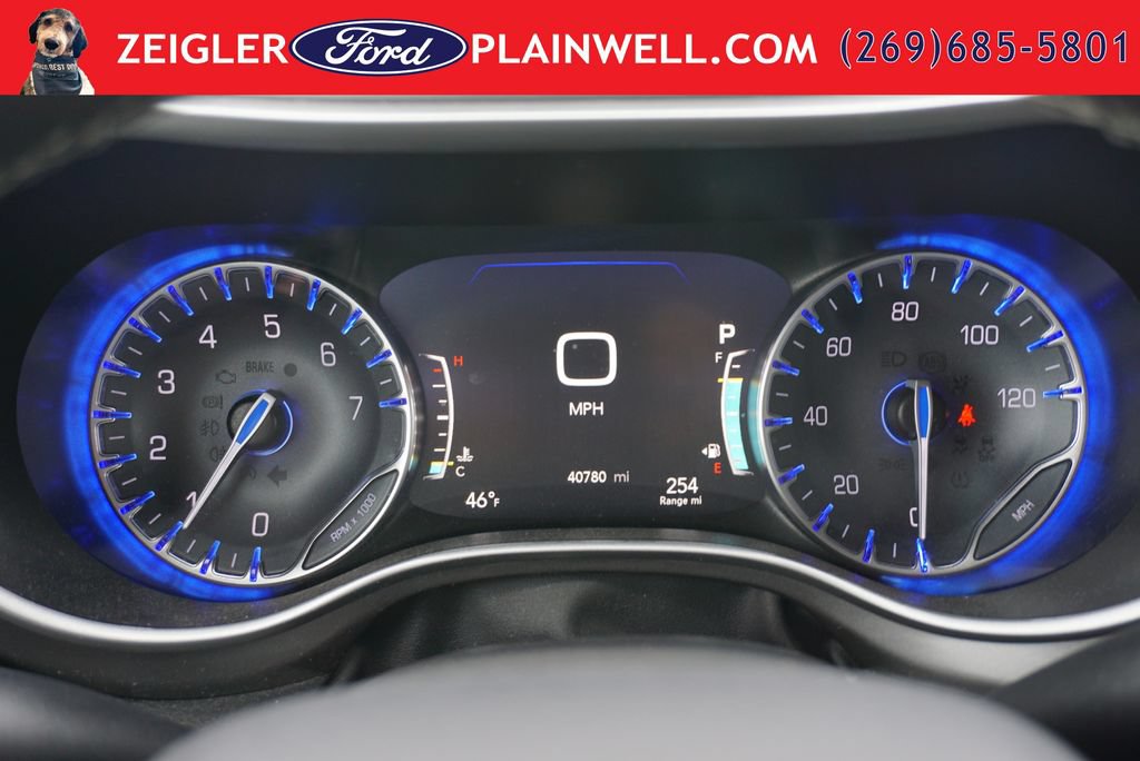 Used 2024 Chrysler Pacifica Touring-L FWD image 30
