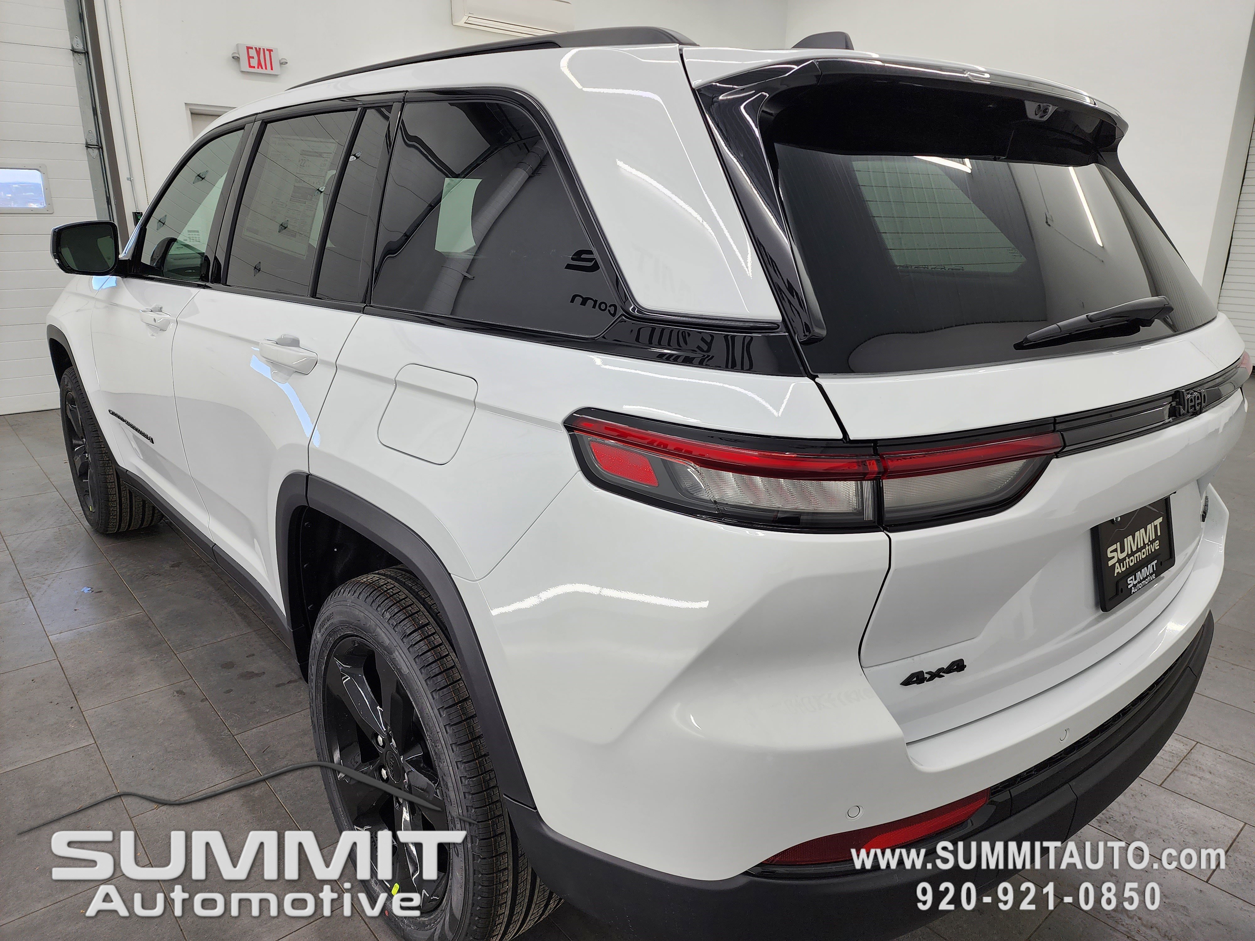 New 2025 Jeep Grand Cherokee Limited w/ Luxury Tech Group II image 6