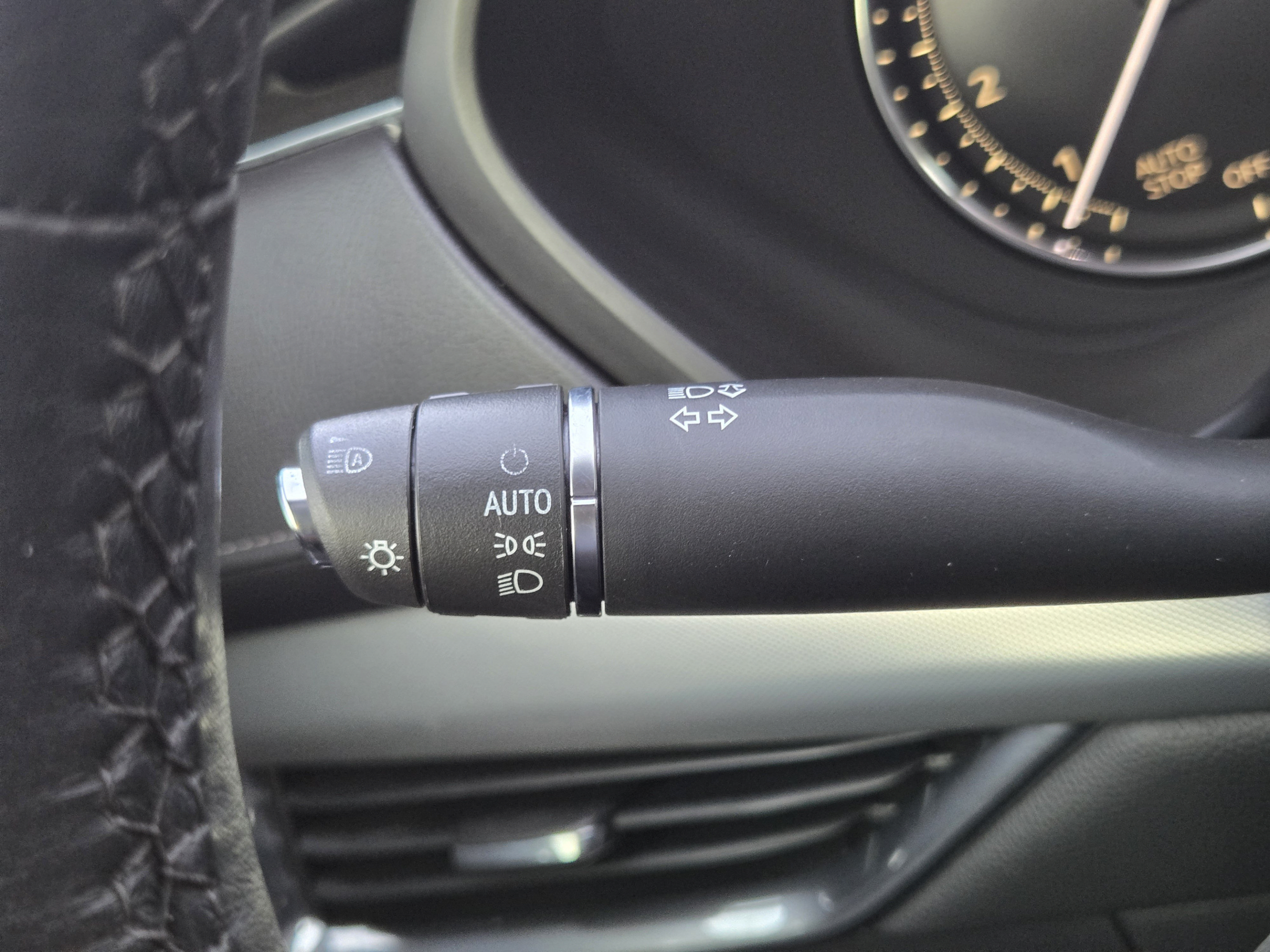 Used 2022 Cadillac XT4 Premium Luxury w/ Enhanced Visibility Package FWD image 19