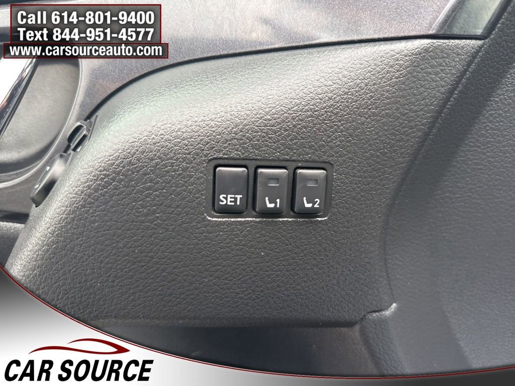 Used 2018 Nissan Rogue SV w/ Premium Package image 16
