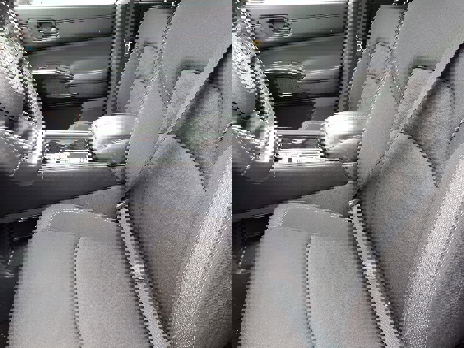 Used 2024 Nissan Pathfinder SV image 3