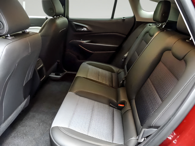 Used 2025 Chevrolet Trax LT w/ LT Convenience Package FWD image 10