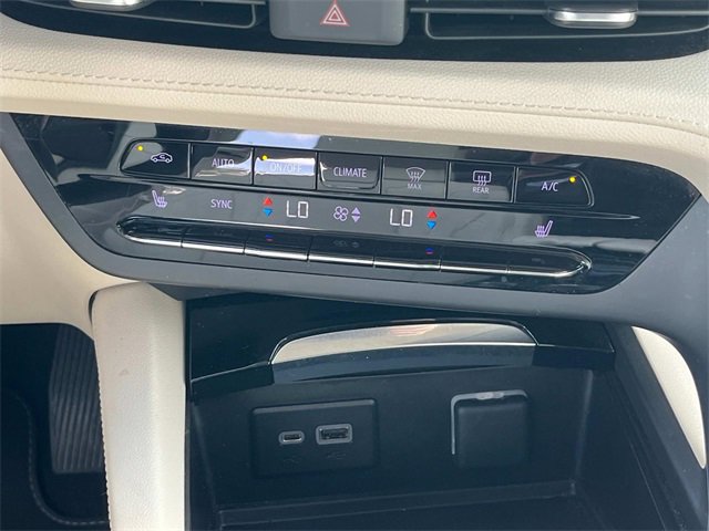 Used 2023 Buick Envision Essence image 13