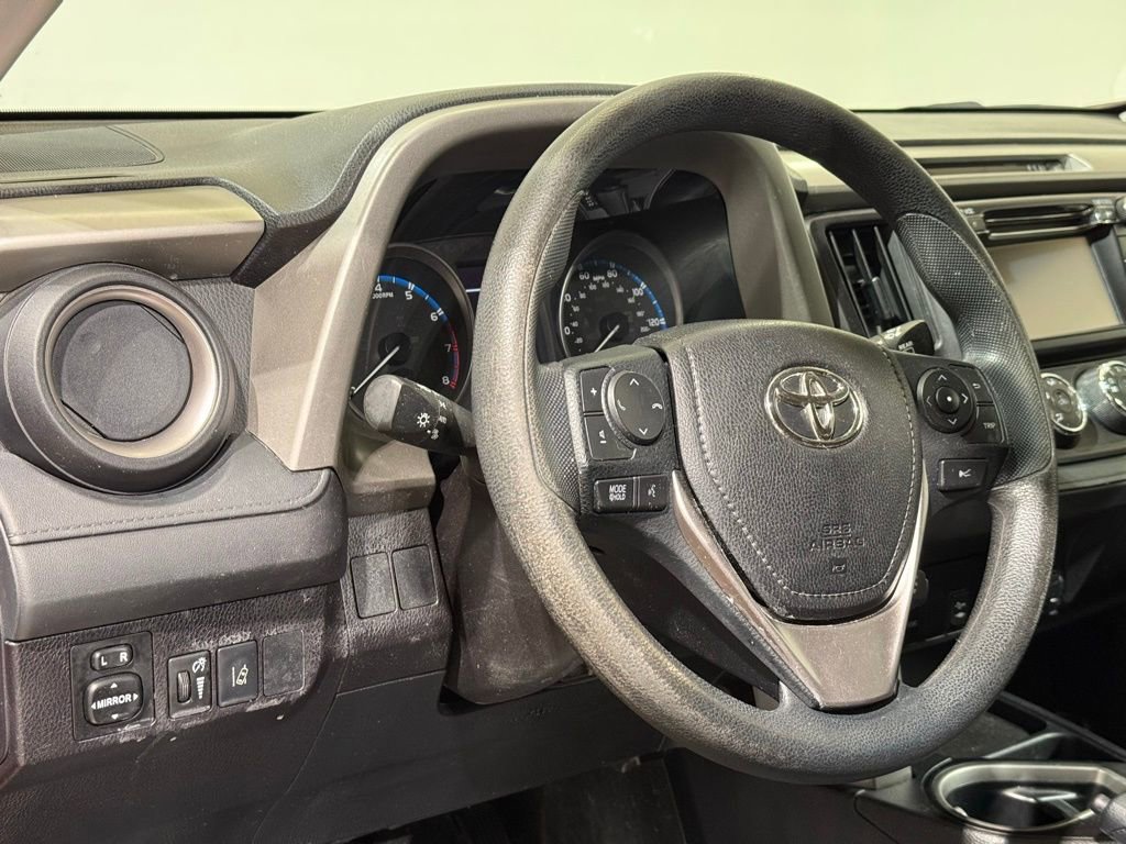 Used 2018 Toyota RAV4 LE image 17