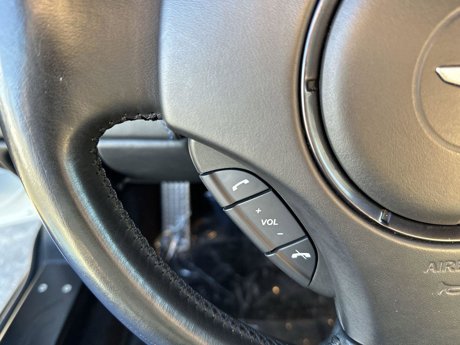 Used 2016 Aston Martin V8 Vantage S image 9