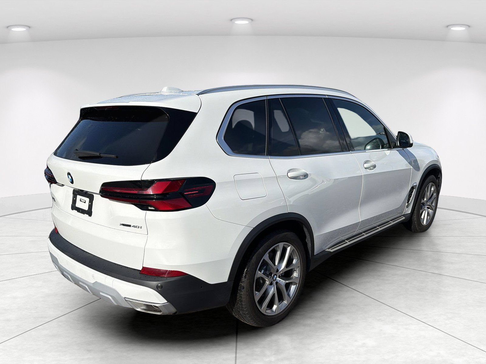 Used 2024 BMW X5 xDrive40i w/ Premium Package AWD/4WD image 4