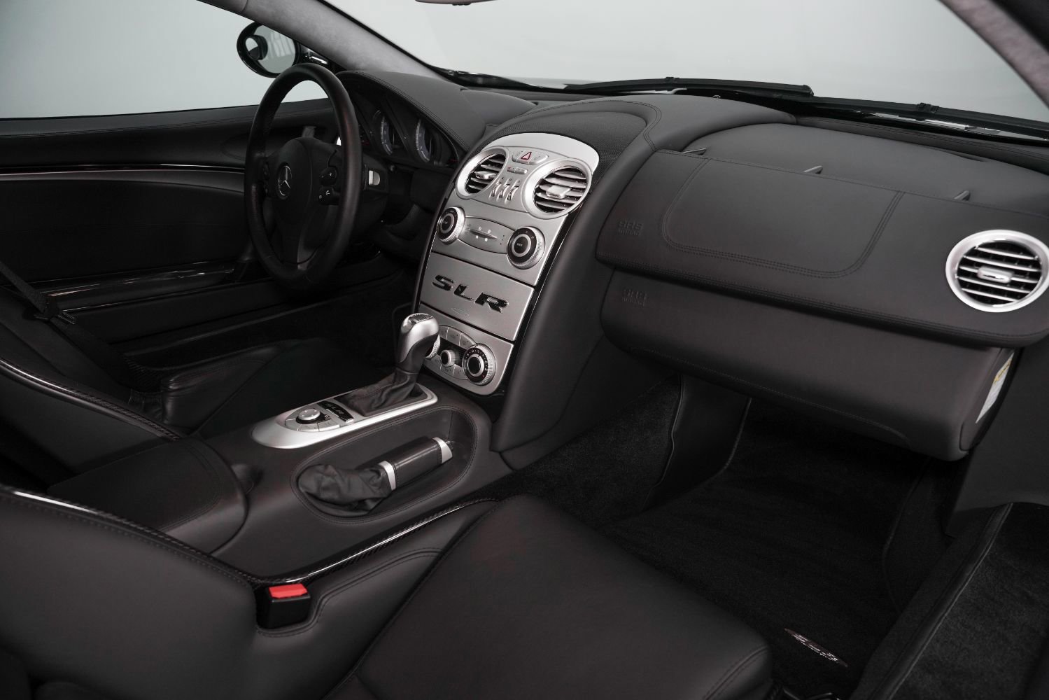 Used 2005 Mercedes-Benz SLR image 34