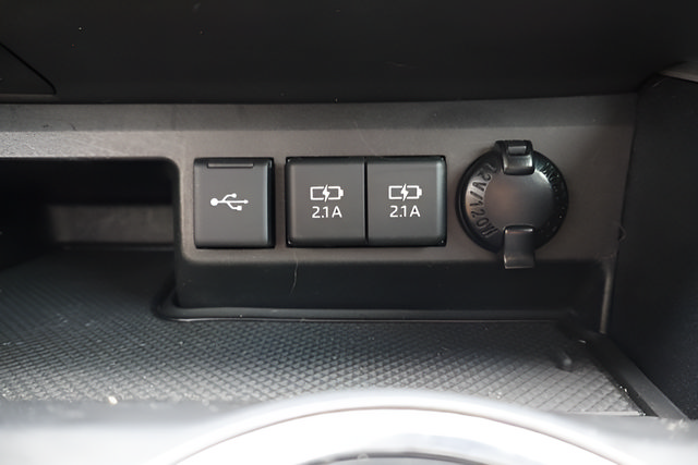 Used 2021 Toyota Highlander XLE AWD/4WD image 34