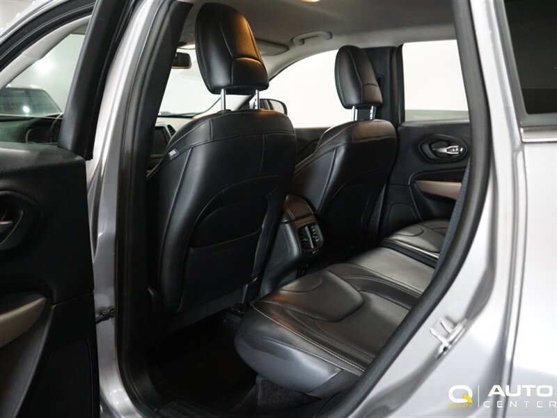 Used 2017 Jeep Cherokee Limited AWD/4WD image 23