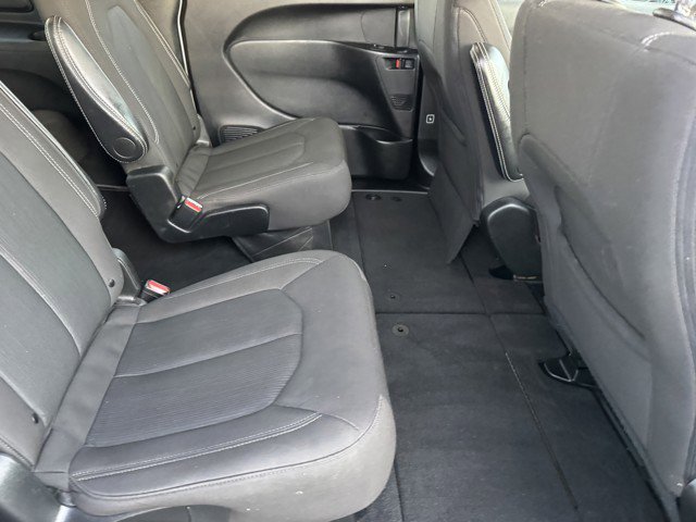 Used 2024 Chrysler Pacifica Touring image 9