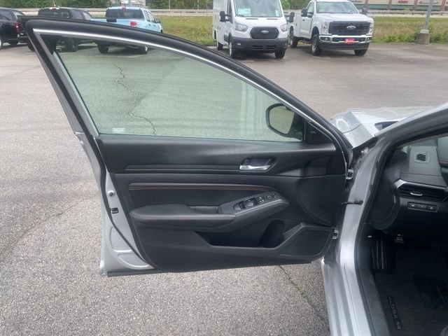 Used 2019 Nissan Altima 2.5 SR FWD image 18