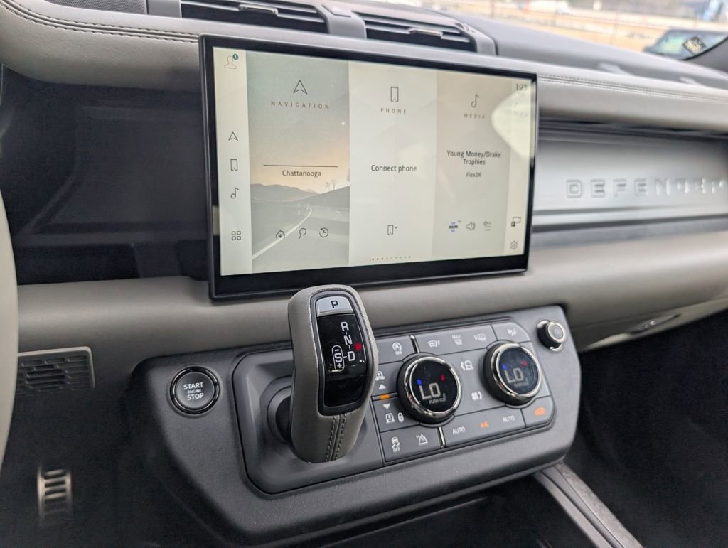 Certified 2025 Land Rover Defender 110 image 19