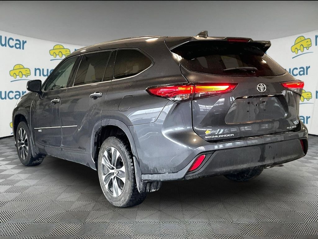 Used 2021 Toyota Highlander XLE image 4