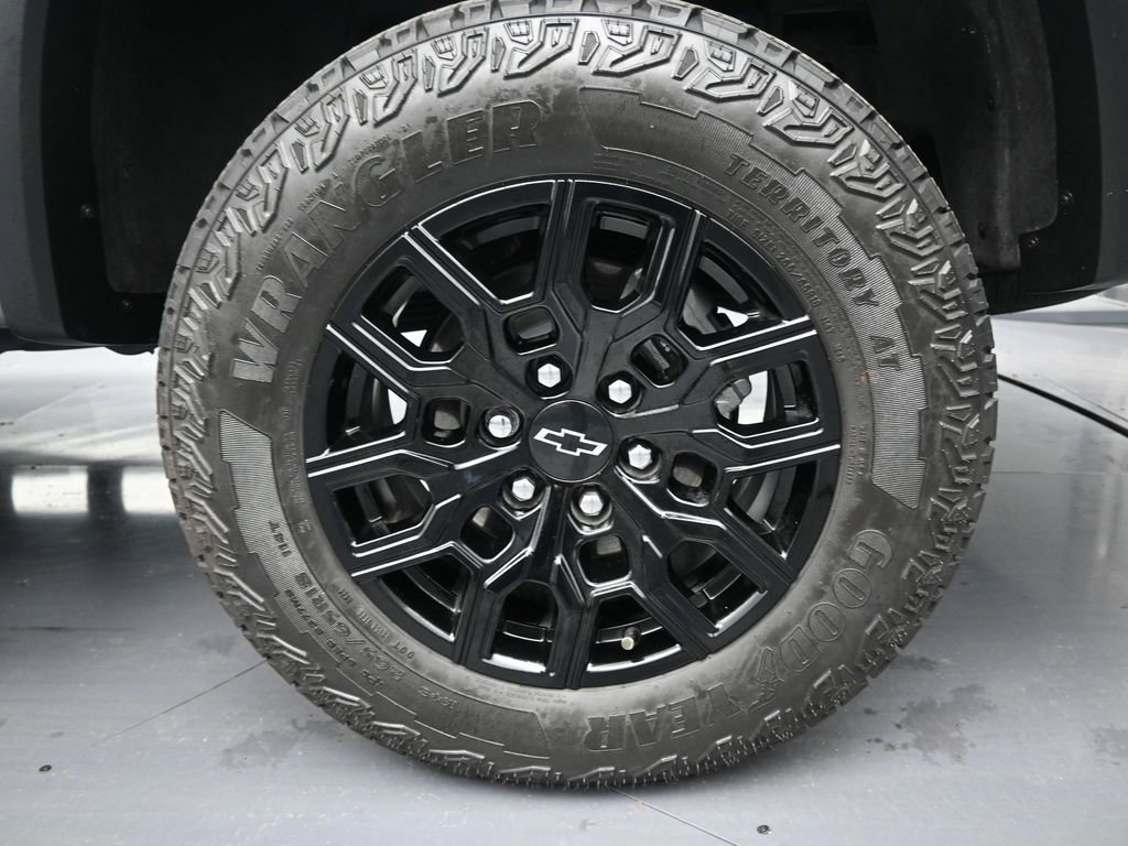 Used 2025 Chevrolet Colorado Trail Boss image 10