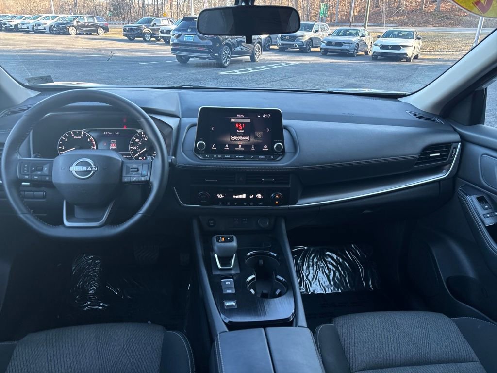 Used 2025 Nissan Rogue SV image 19