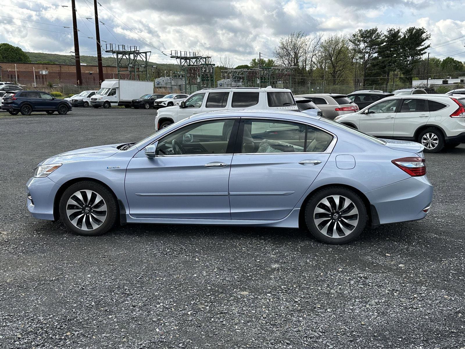 Used 2017 Honda Accord Touring image 5