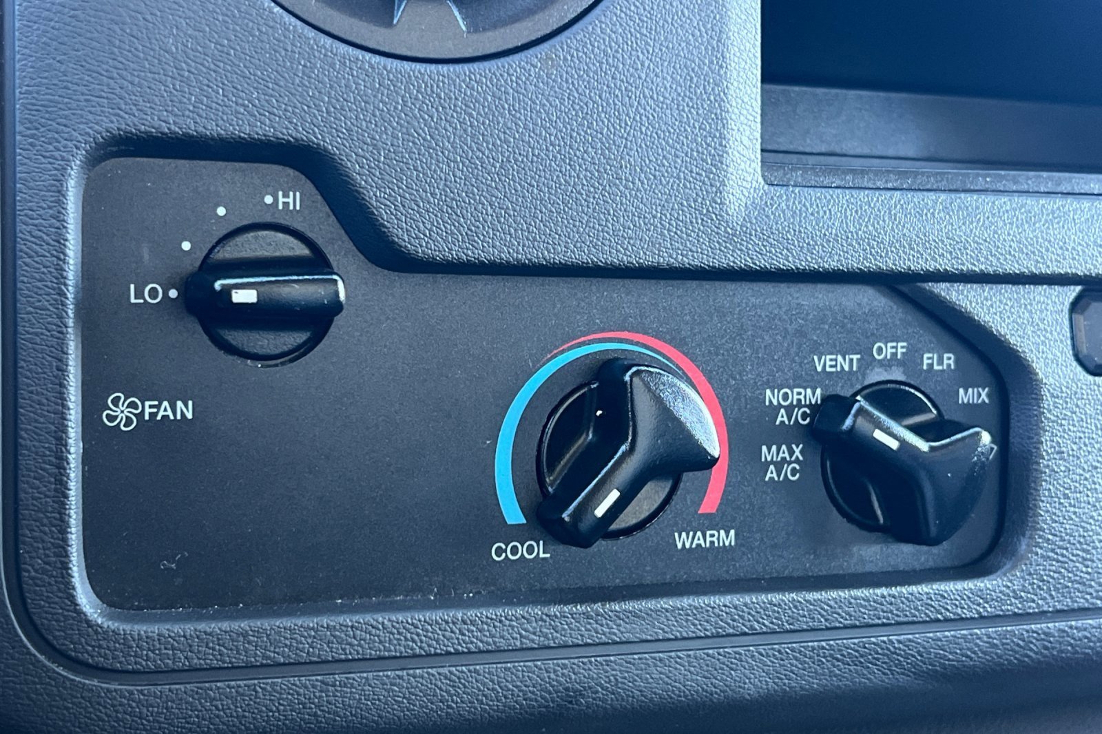 Used 2023 Ford E-350 and Econoline 350 Super Duty w/ Driver's Safety Package image 20