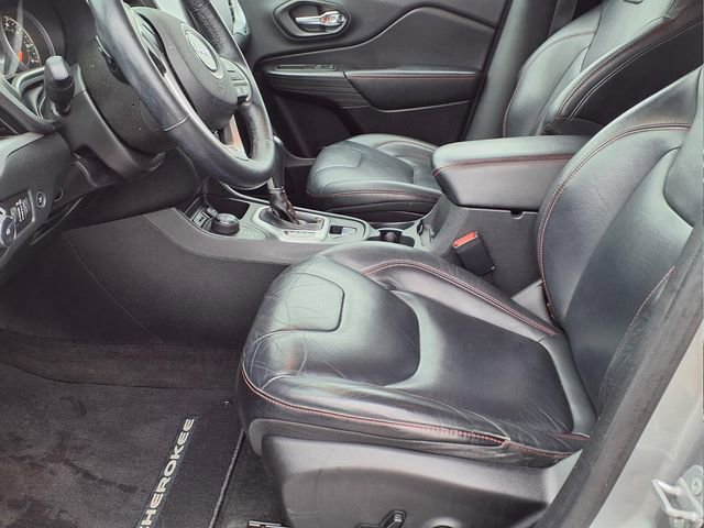 Used 2015 Jeep Cherokee Trailhawk w/ Comfort/Convenience Group image 16