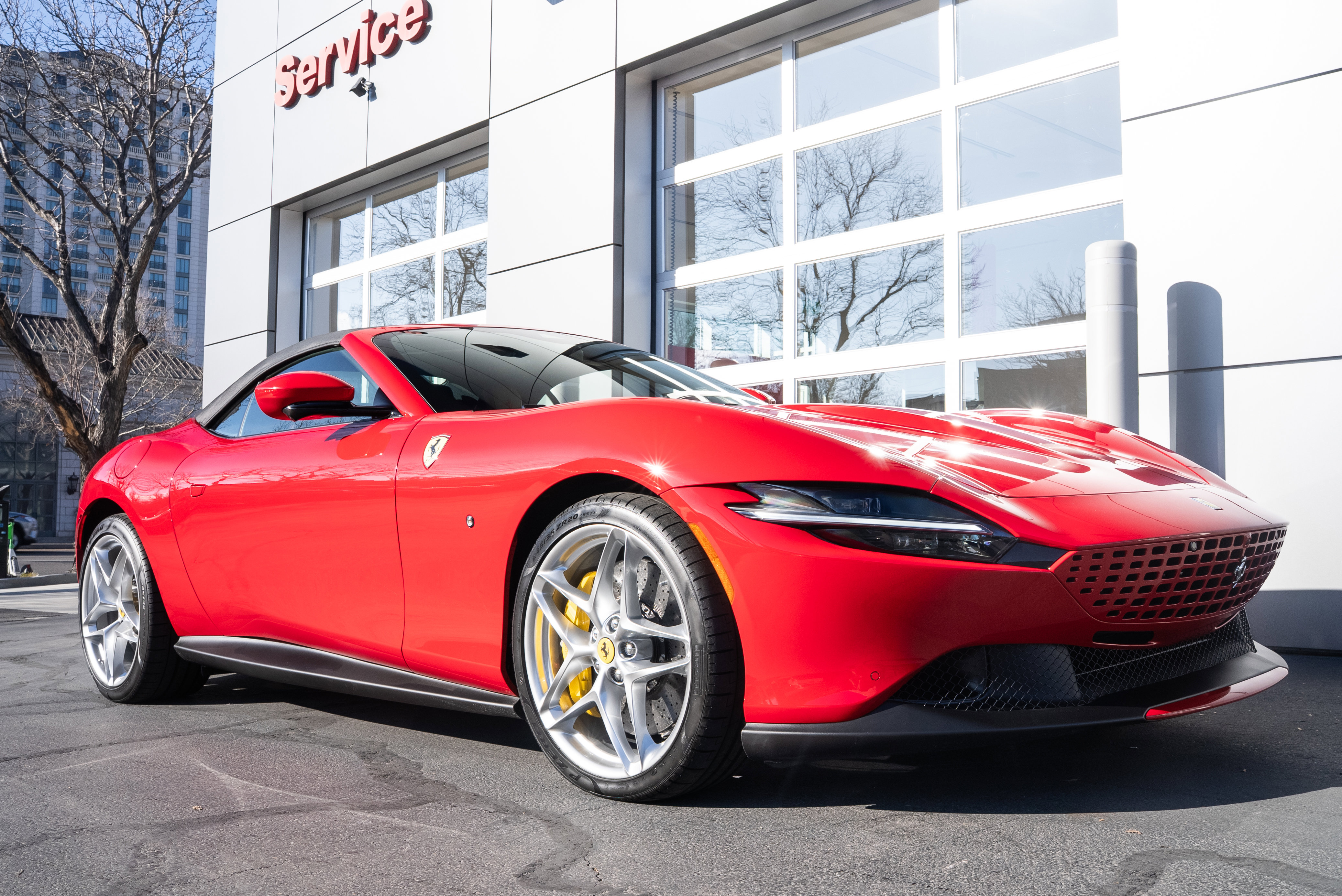 Used 2025 Ferrari Roma Spider image 9