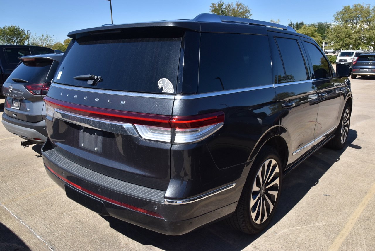 Used 2022 Lincoln Navigator Reserve AWD/4WD image 5