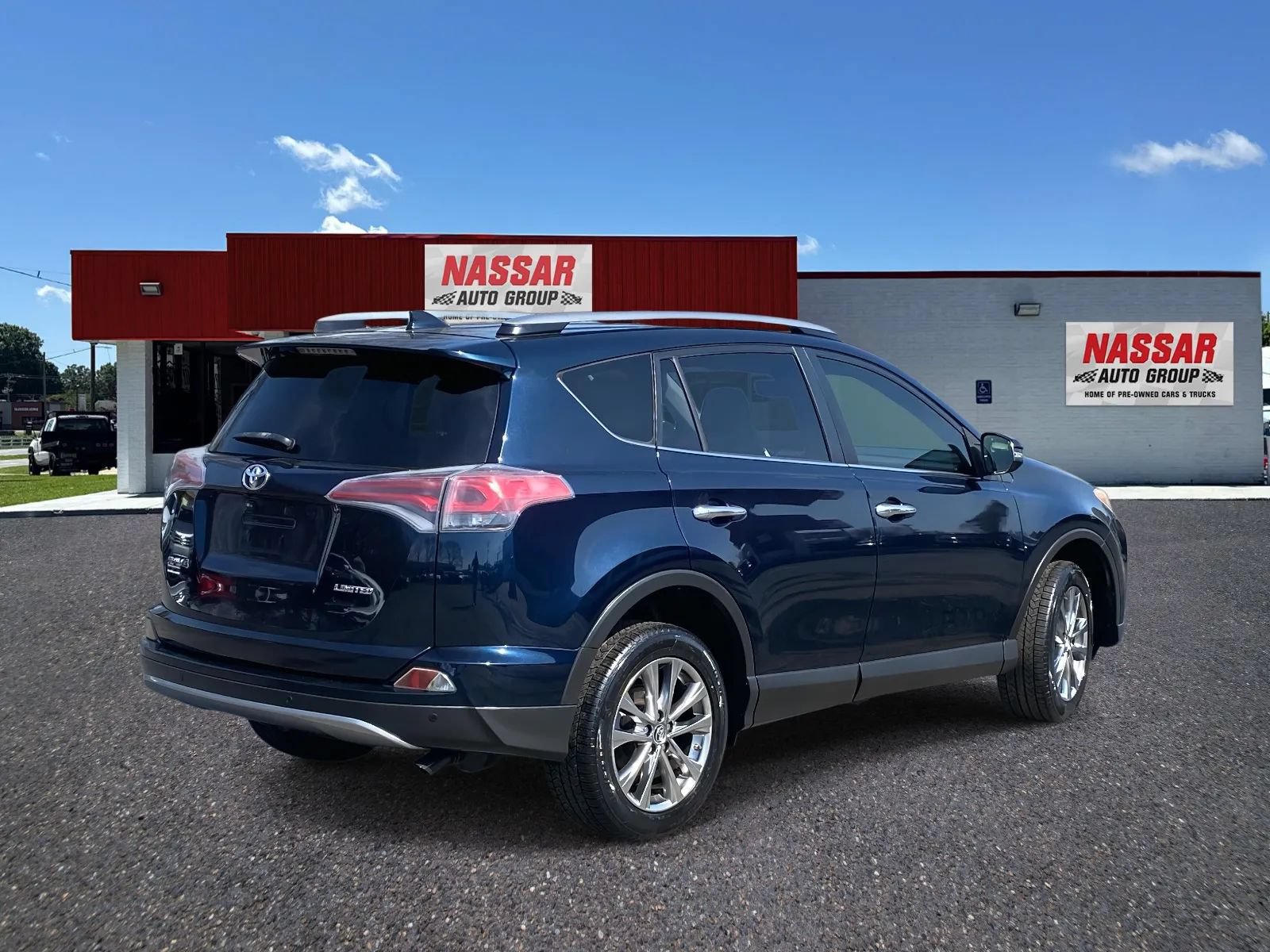 Used 2017 Toyota RAV4 Limited FWD image 4