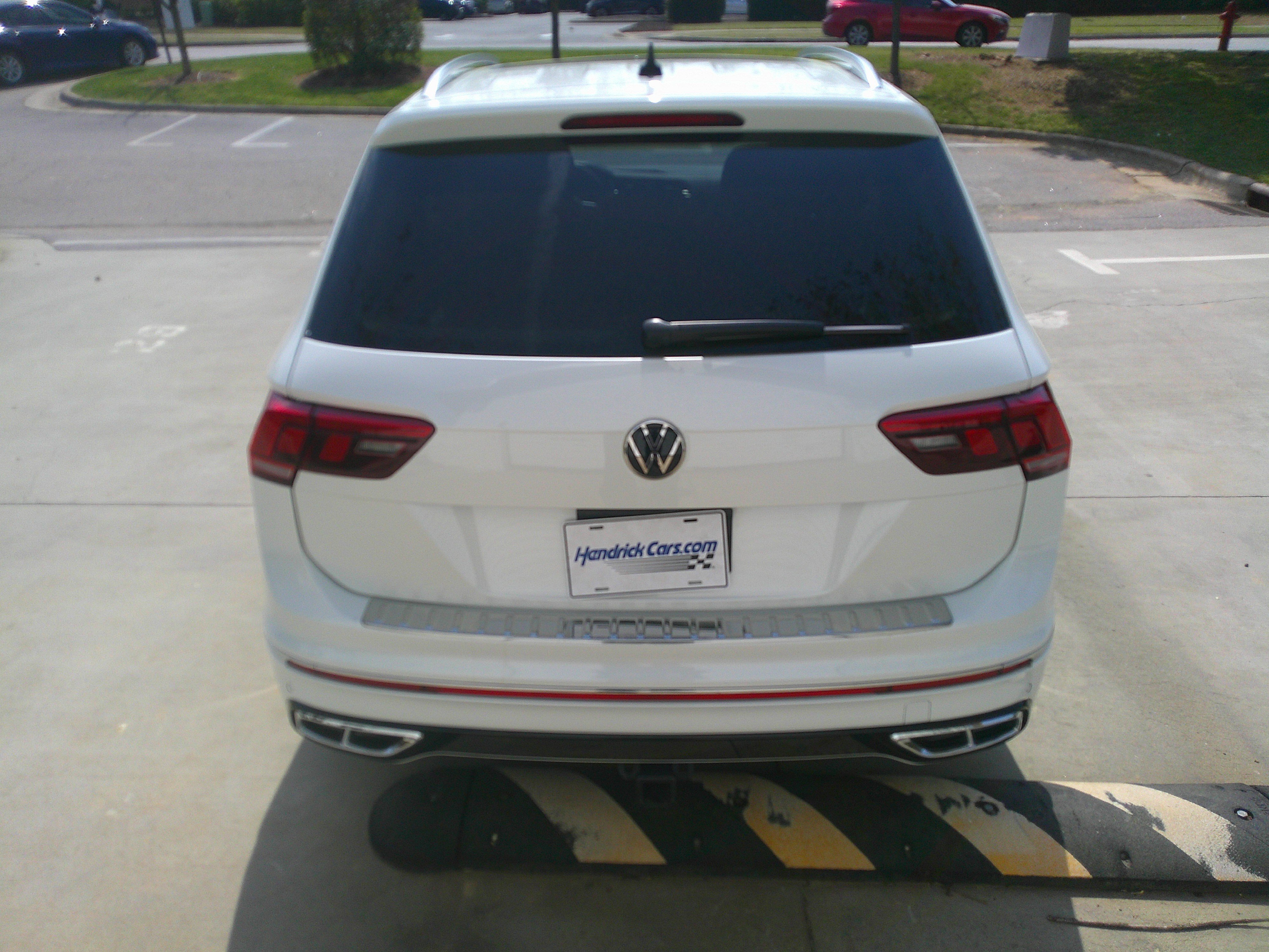 Used 2024 Volkswagen Tiguan SEL R-Line image 11