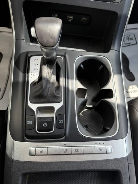 Used 2023 Kia Carnival LX FWD image 30