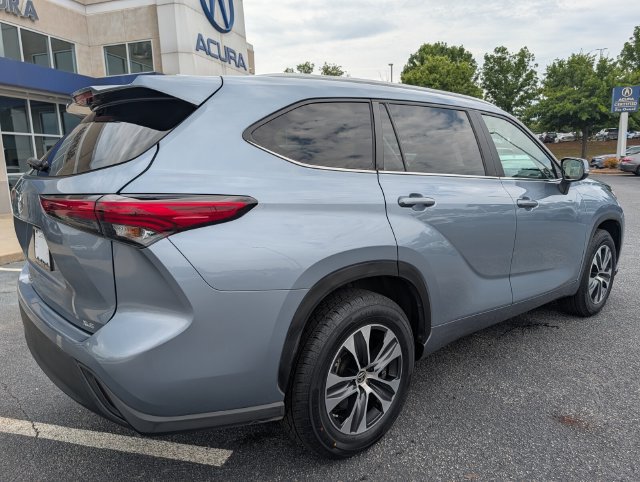 Used 2023 Toyota Highlander XLE FWD image 8