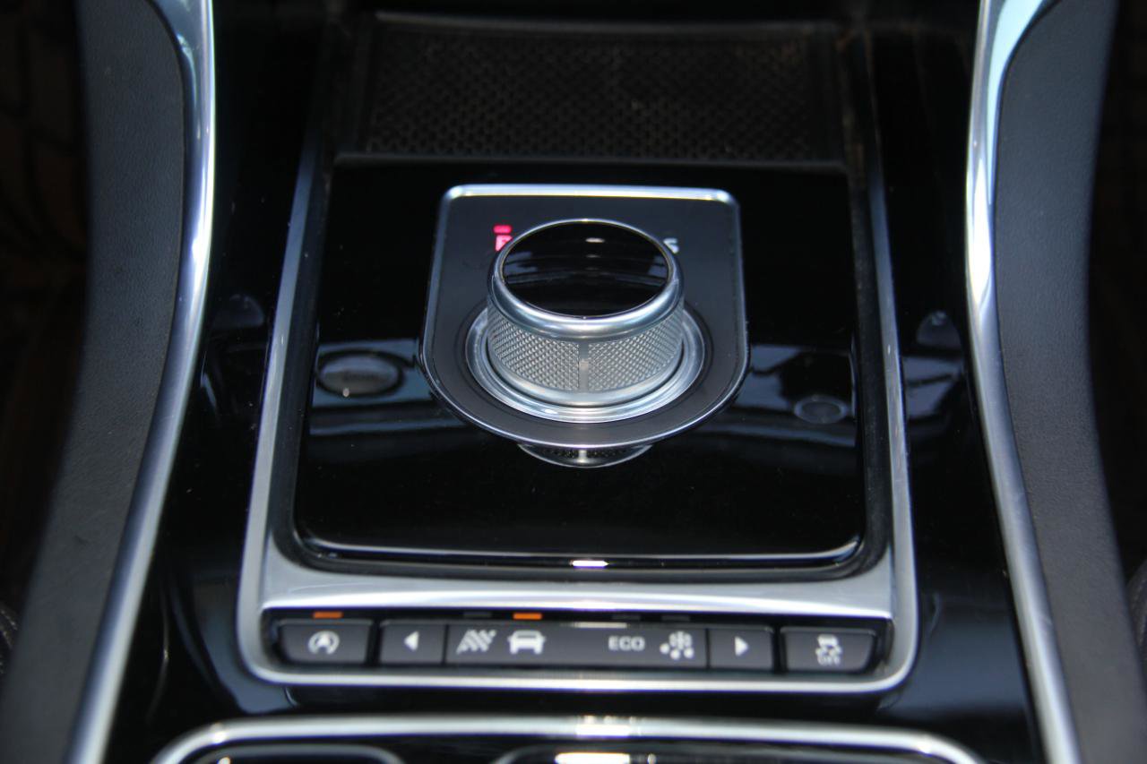 Used 2016 Jaguar XF Prestige RWD image 18