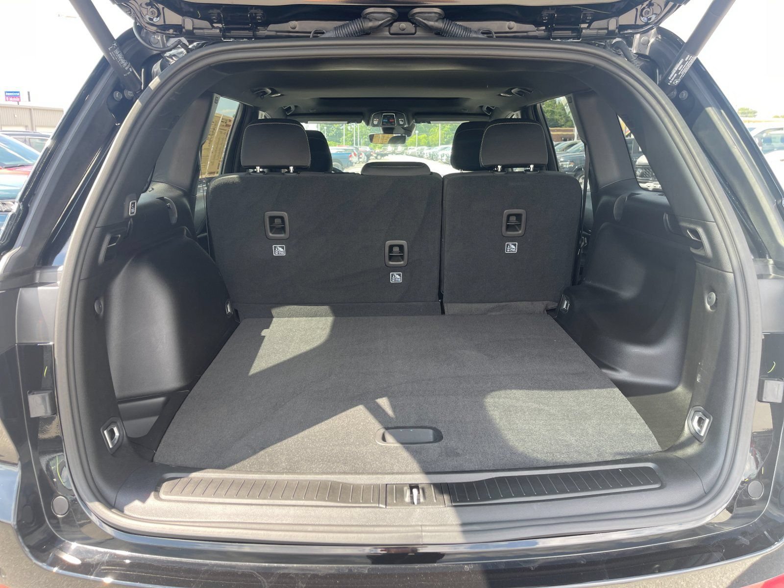 Used 2025 Jeep Grand Cherokee Laredo X w/ Luxury Tech Group I AWD/4WD image 17