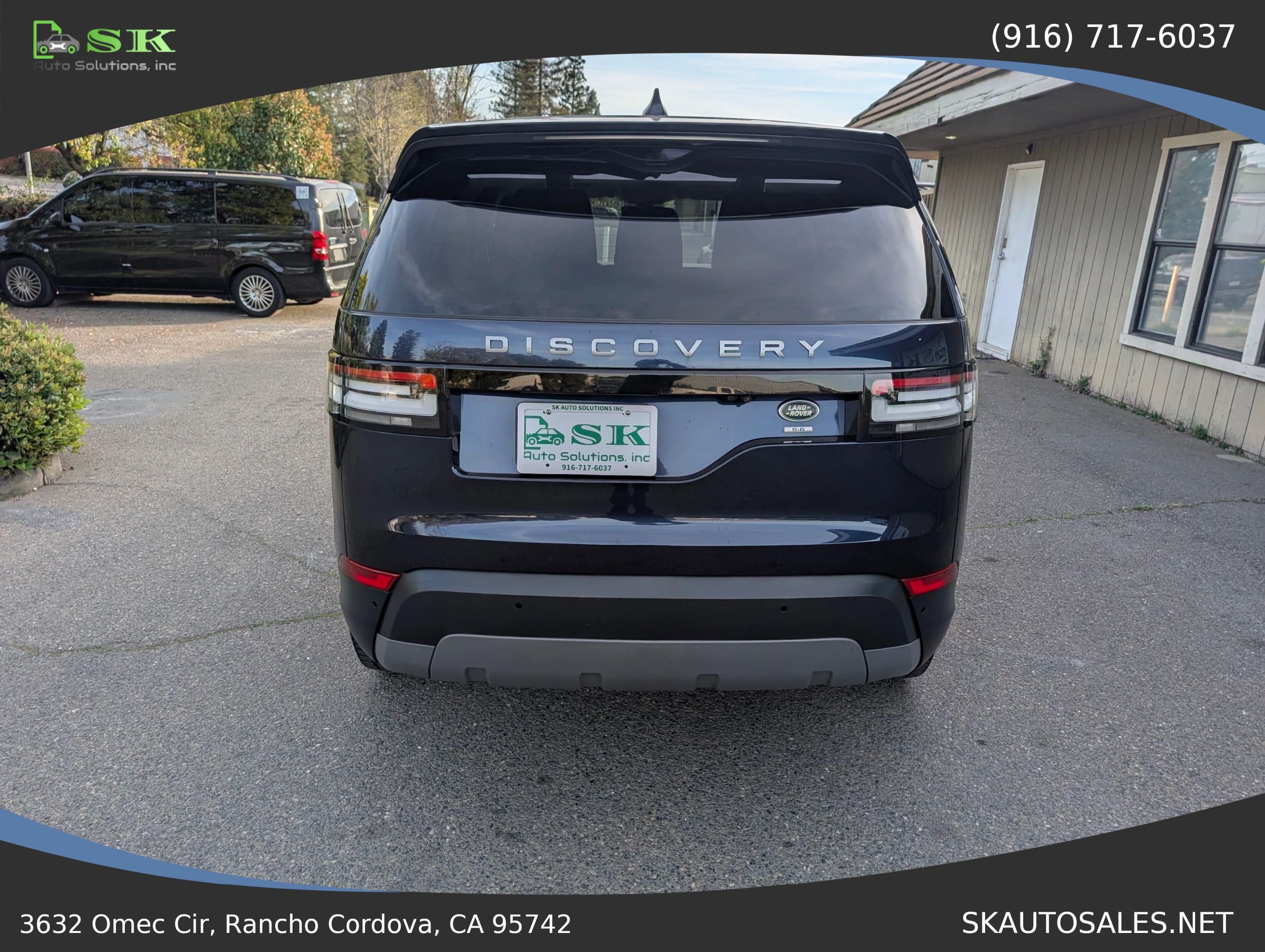 Used 2017 Land Rover Discovery SE AWD/4WD image 9