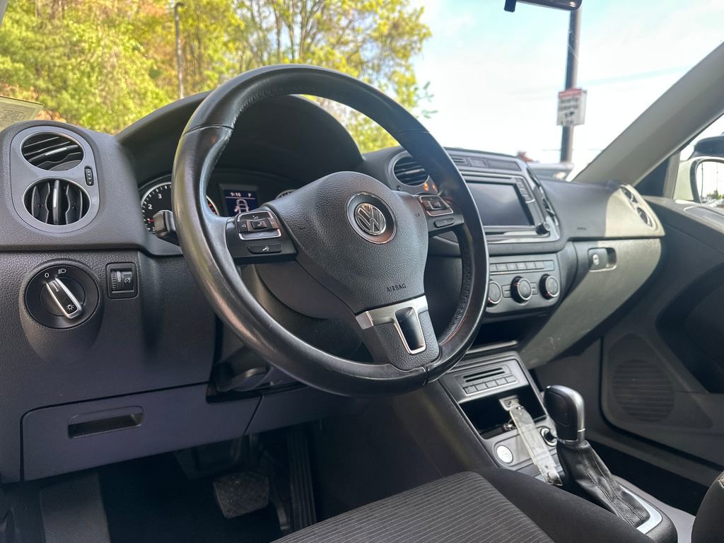 Used 2017 Volkswagen Tiguan Limited w/ Premium Package AWD/4WD image 6