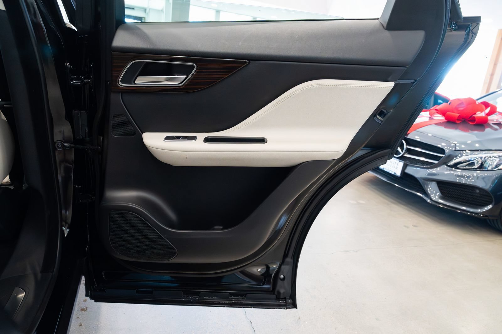 Used 2019 Jaguar F-PACE Prestige AWD/4WD image 21